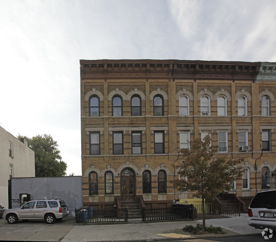 Foto del edificio - 700 Hancock St