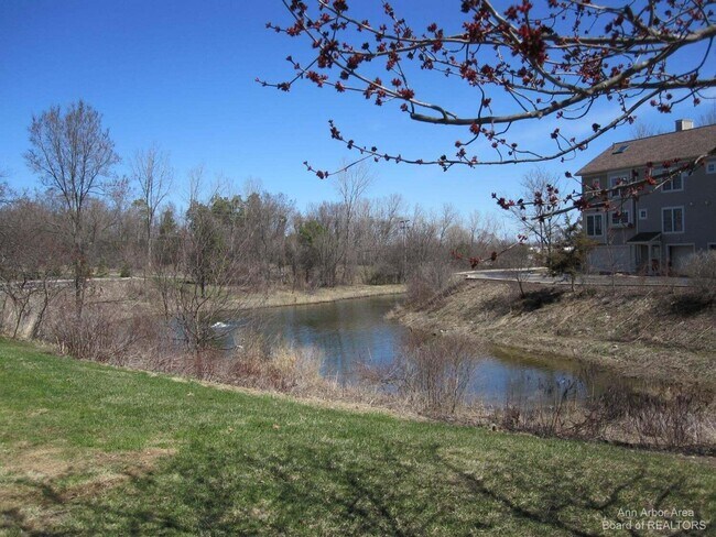 Building Photo - 1022 Bluestem Ln