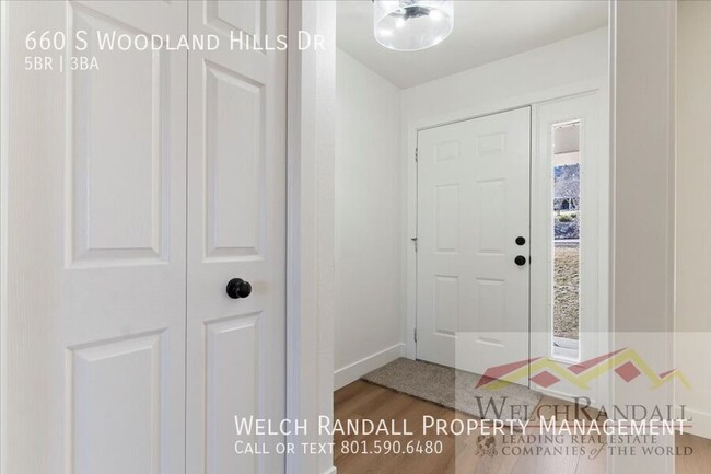 Building Photo - Spacious Single-Family Home in Woodland Hills