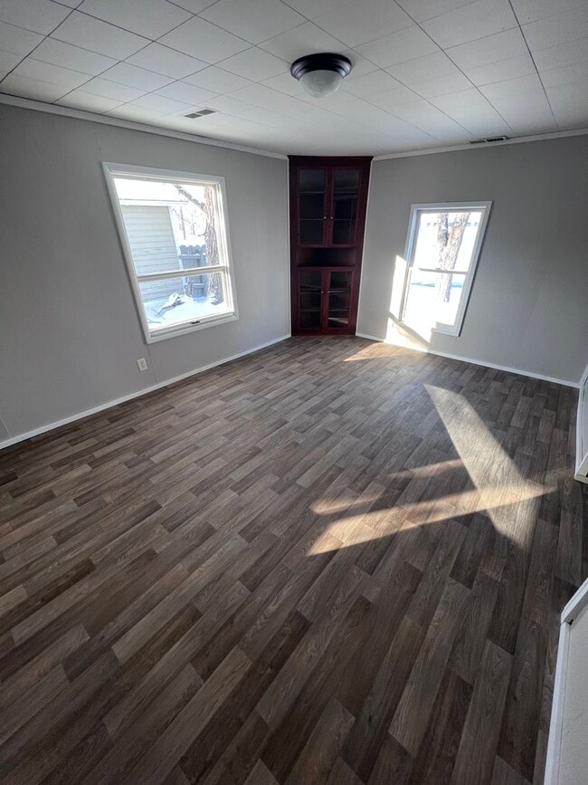 Building Photo - 2 bed 1 bath house with bonus room