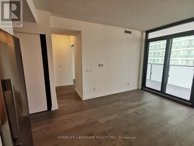 Building Photo - 25 Richmond St E