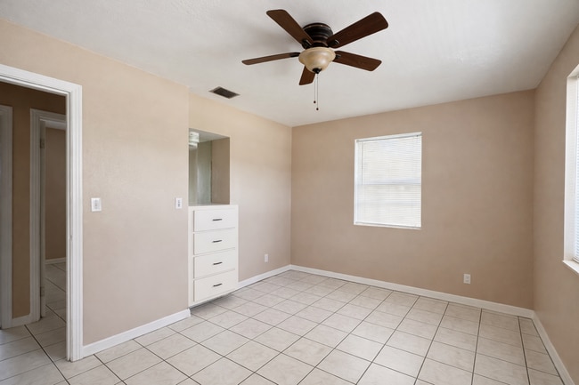 Foto del edificio - 1924 Coronado Rd