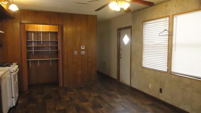 Foto del edificio - 106 Gossett St