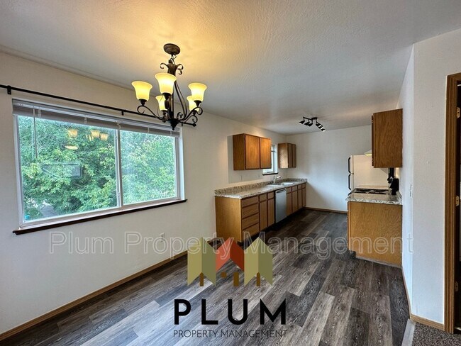 Building Photo - 1023 Cooley St