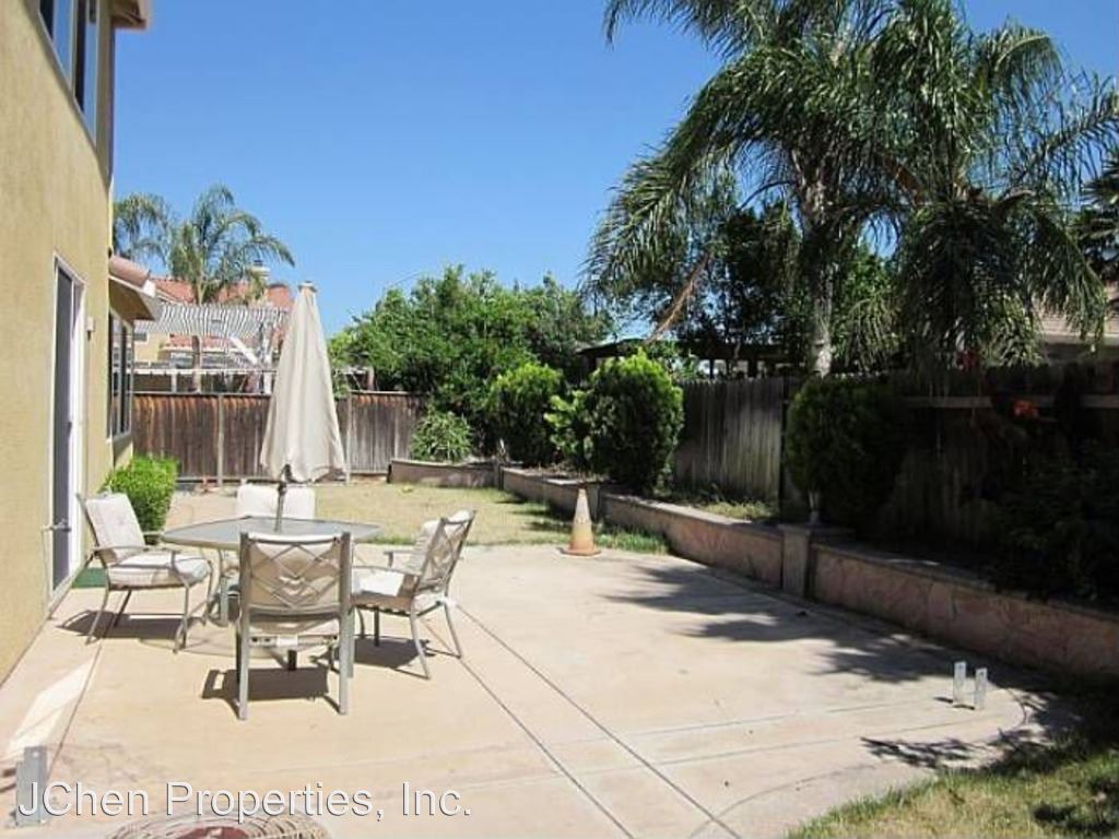 Building Photo - 2140 Gibralter Ct