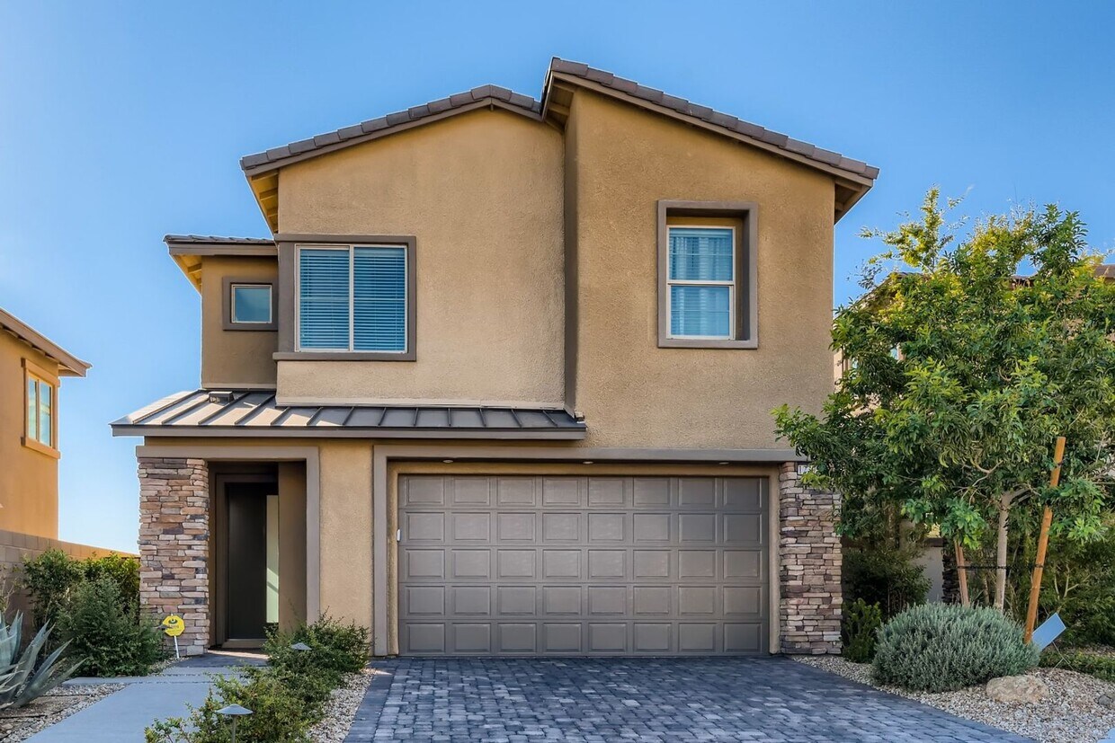 Foto principal - Brand New Summerlin Home w/ Strip Views!