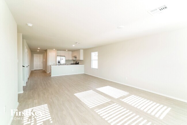 Foto del edificio - 13244 Rosemary Cove