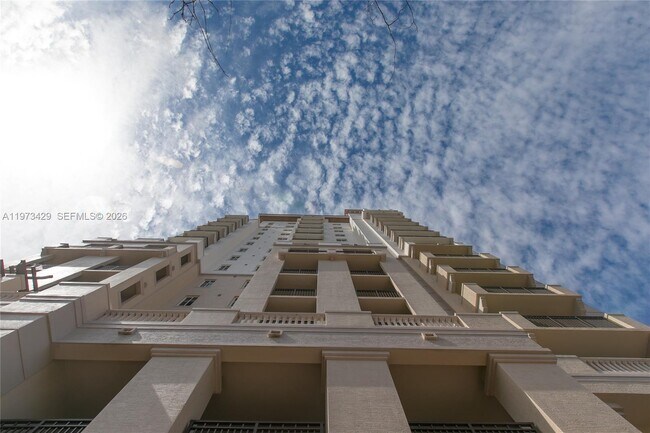 Foto del edificio - 2000 Salzedo St