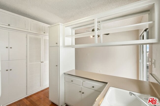 Foto del edificio - 941 N San Vicente Blvd