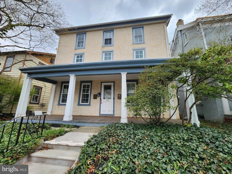 Primary Photo - 129 Shearer St