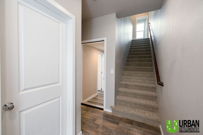 Building Photo - Modern Kendall Yards Townhome – 3 Bed, 2.5 Bath | 1,500 Sq. Ft.