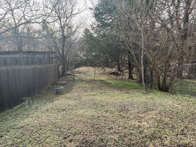 Foto del edificio - 8910 Oak Valley Dr