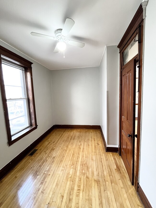 Foto del edificio - 2421 S Drake Ave