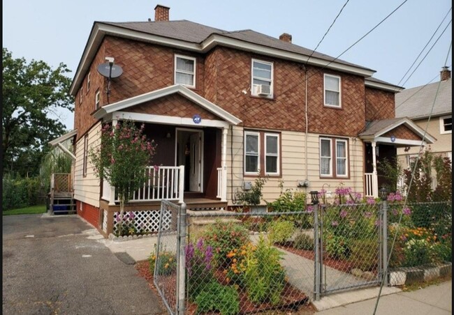 Building Photo - 11 Cypress St