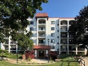 Building Photo - 450 Plum Creek Dr
