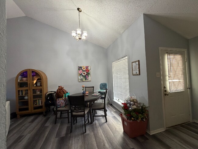 Building Photo - 524 Oakridge Dr