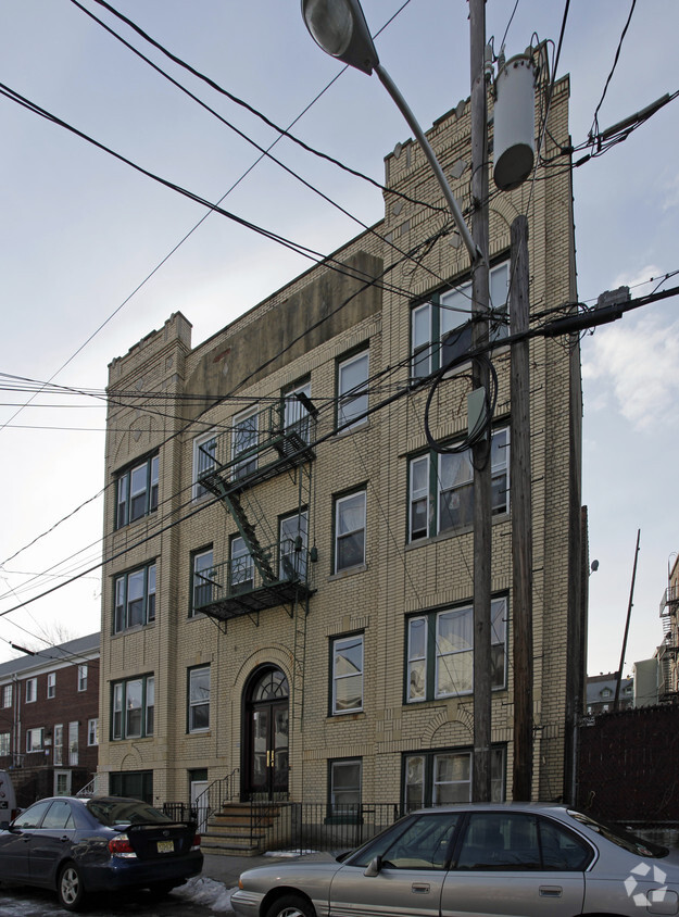 Building Photo - 157-159 Van Reipen Ave