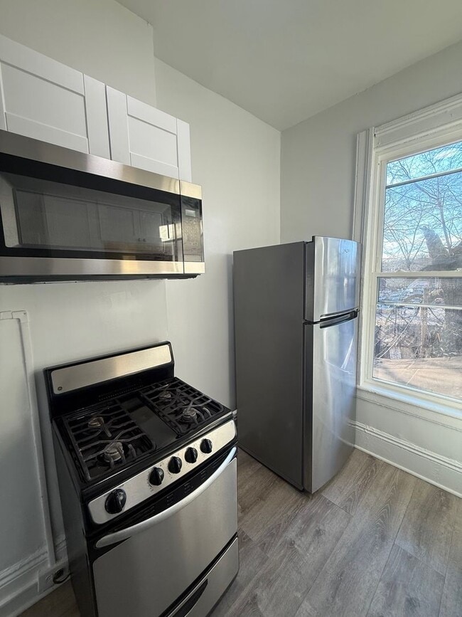 Building Photo - 165 Liberty St