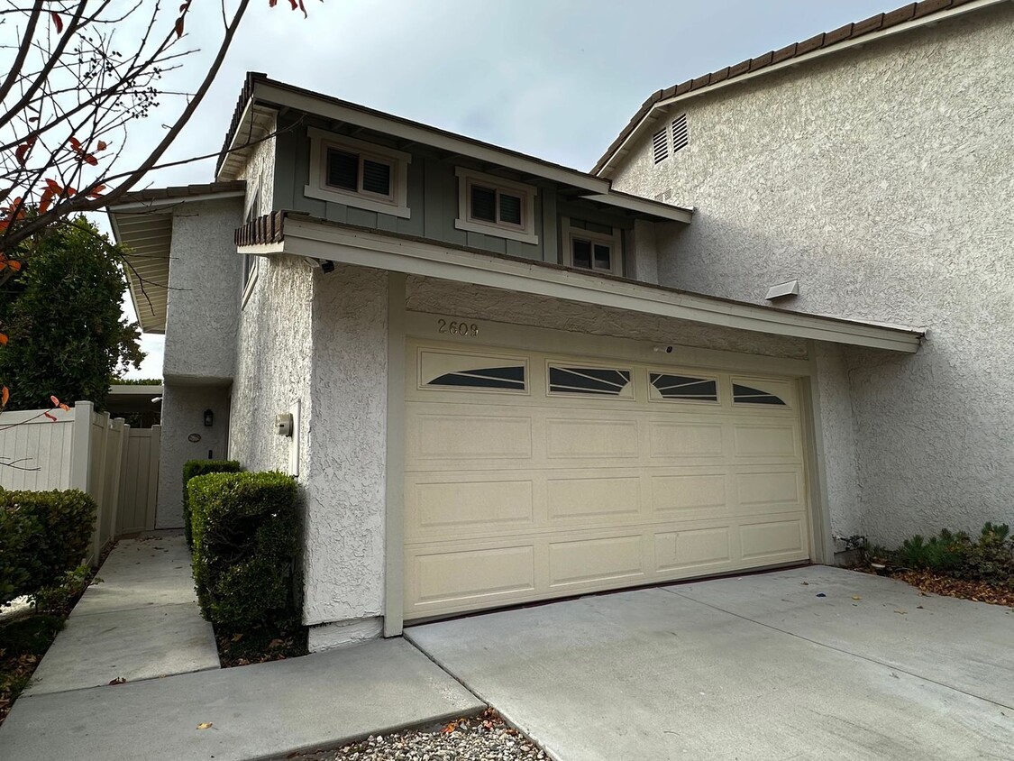 Foto principal - Spacious Townhome with Inviting Large Pati...