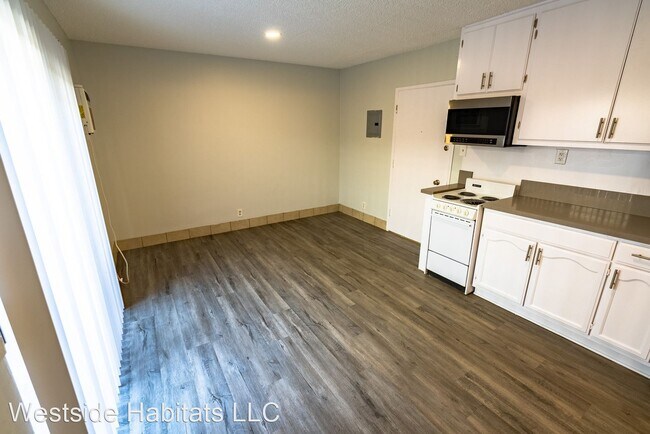 Interior Photo - 3753 Veteran - fully renovated unit in Los...