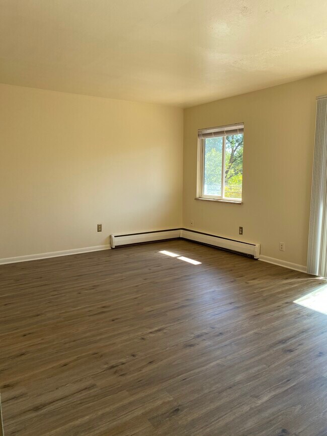 Living Room - 3100 Madison Ave