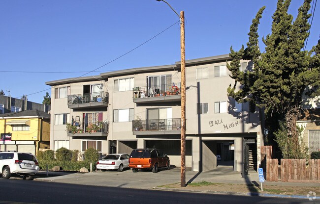 Building Photo - Bali High