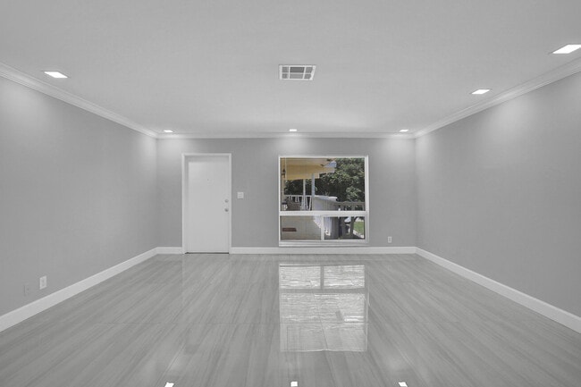 Building Photo - 2755 NE 28th Ave