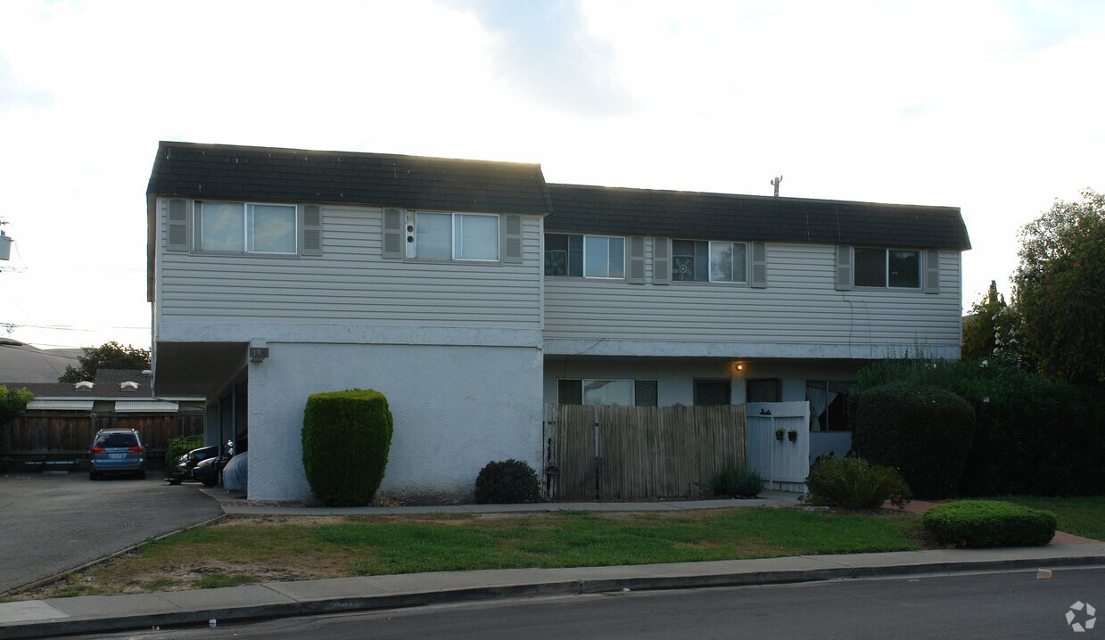 Foto del edificio - 196 Selwyn Dr