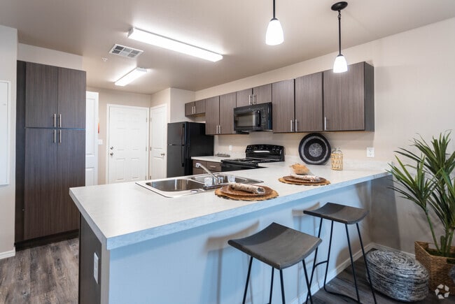 2BR, 2BA - 933 SF - Apex Villas
