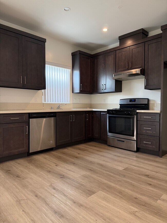 Foto del edificio - 2314 Montrose Ave