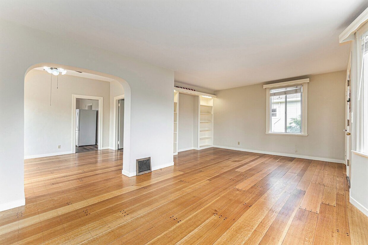 Primary Photo - 301 Lincoln Ave - 3 bedroom | 2 bath | Sin...