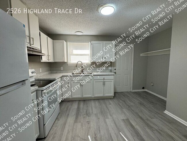 Foto del edificio - AVAILABLE NOW! NORTHEAST NASHVILLE 2BR 1BA...