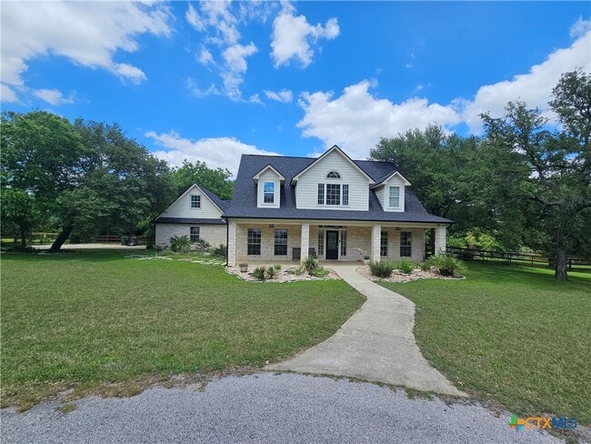 Building Photo - 1060 Great Oaks Dr