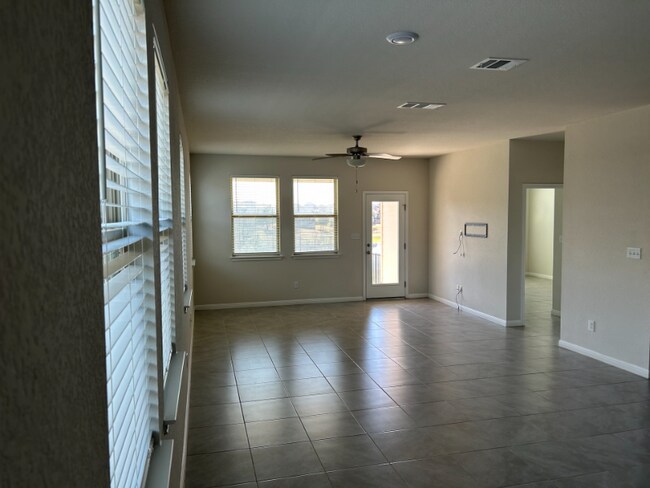 Building Photo - 109 Serpens St