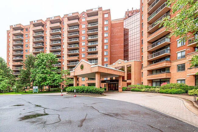Foto del edificio - 2230 George C Marshall Dr