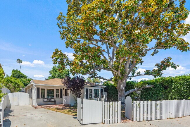 Building Photo - 4221 Sunnyslope Ave