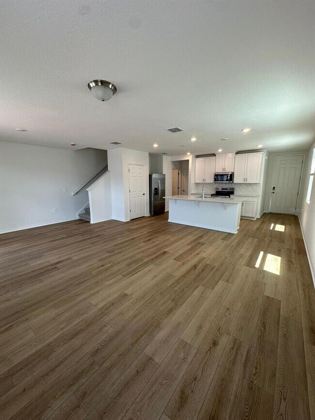 Building Photo - Modern 3-Bed Townhome in Gated Community w...