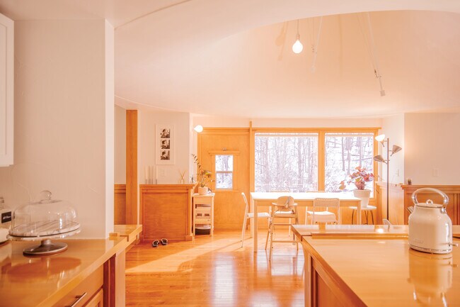 Comedor - 300 John Lemley Ln