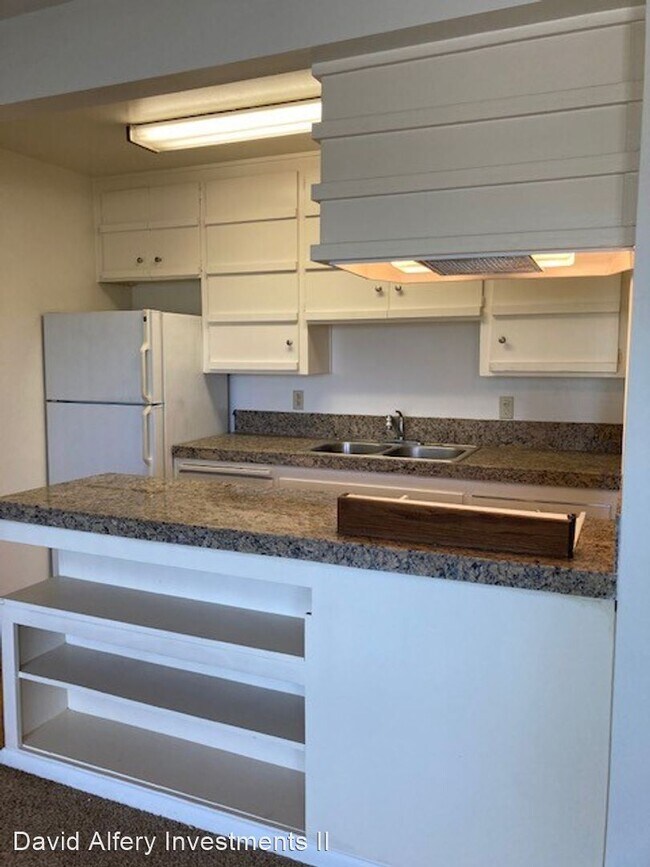 Foto del edificio - 8276-8288 Orchard Ave