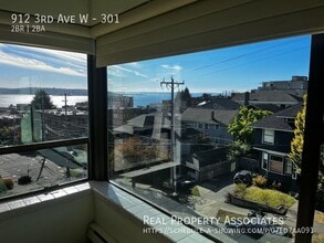 Building Photo - 912 3rd Ave W