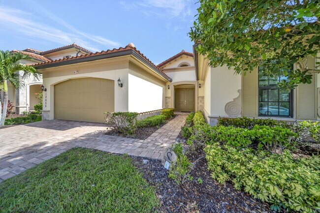 Foto del edificio - 12055 Lake Trail Ln