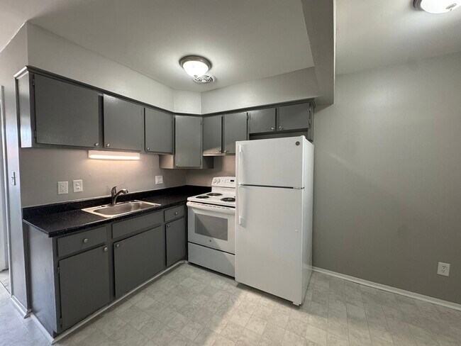 Building Photo - 4059 Longtin Ave