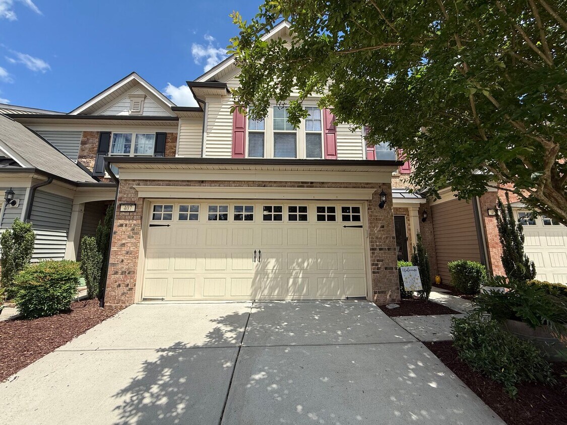 Foto principal - Spacious 3BD, 2.5BA Brier Creek Townhome i...