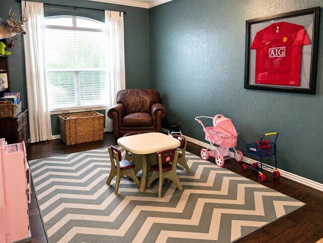 Foto del edificio - 705 Rolling Brook Ln