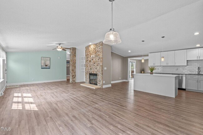 Foto del edificio - Available Now! Renovated 3 Bed, 2 Ba in Pr...