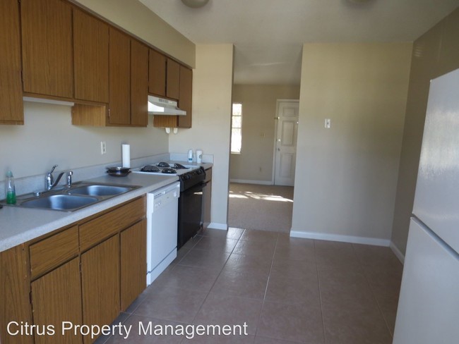 Foto del edificio - 3026 Fairway Ln