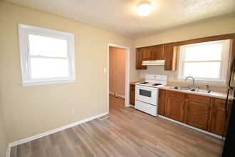 Building Photo - 3200 Teakwood Ct