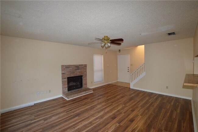 Building Photo - 2610 Gwendolyn Ln