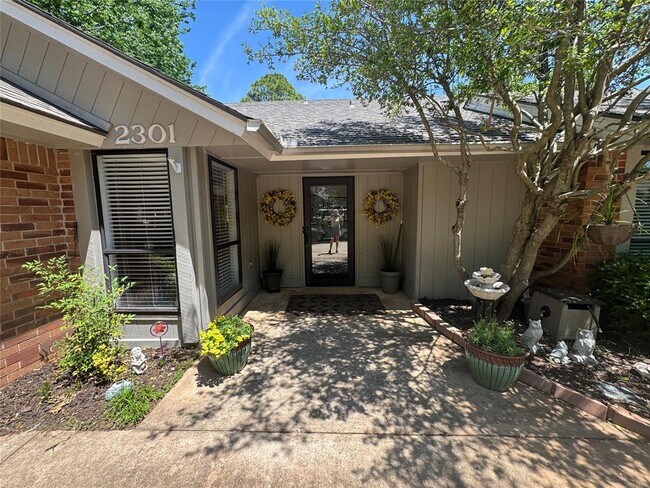 Building Photo - 2301 Tredington Ct