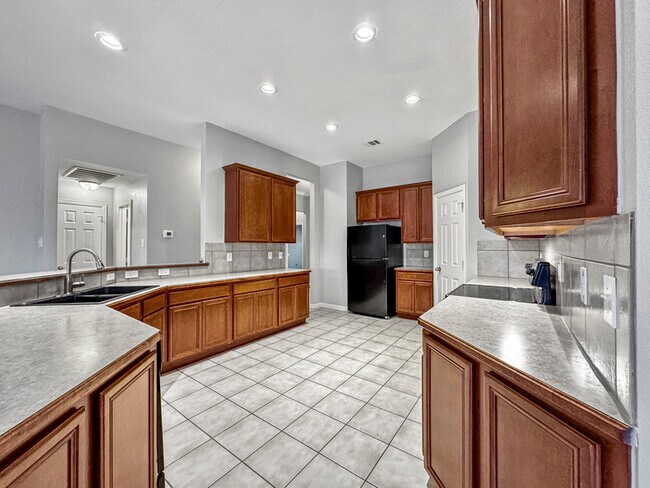 Foto del edificio - 1204 Lost Valley Dr